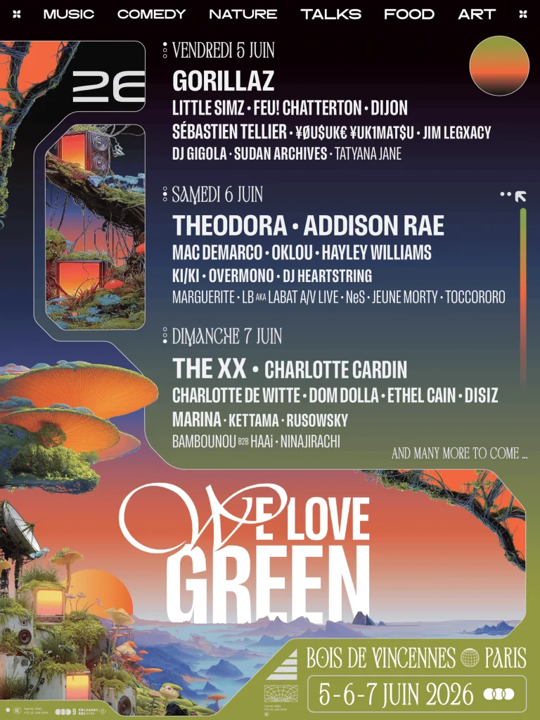 Festivaliers de We Love Green réunis en journée devant une scène en plein air